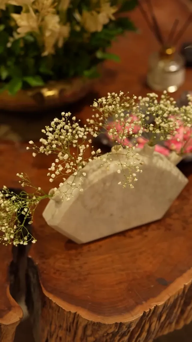 Floral bowl with baby’s breath on a wooden stand